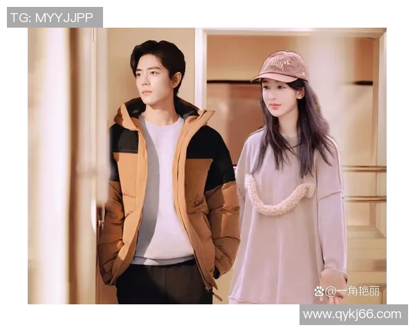 足球女神情头变身真人版，展现与球星同框的魅力瞬间